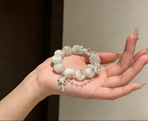 雪凝白幽靈水晶手串